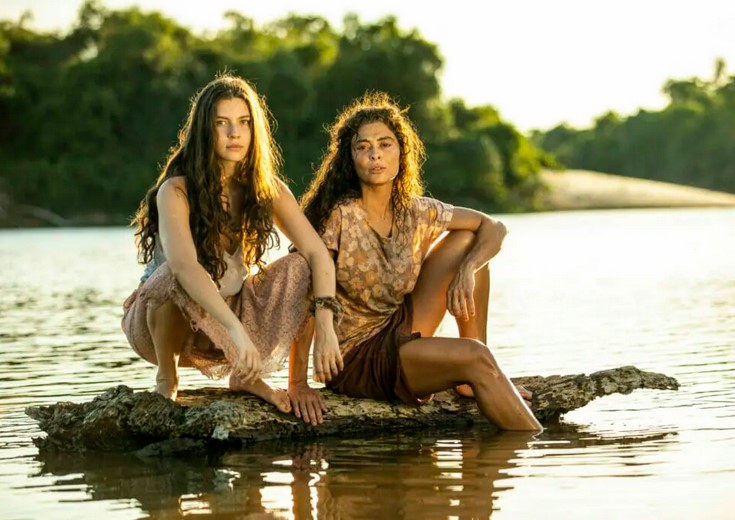 Maria Marruá (Juliana Paes) e Juma (Allanis Guillen) de 'Pantanal' (Foto: Reprodução / Globo)