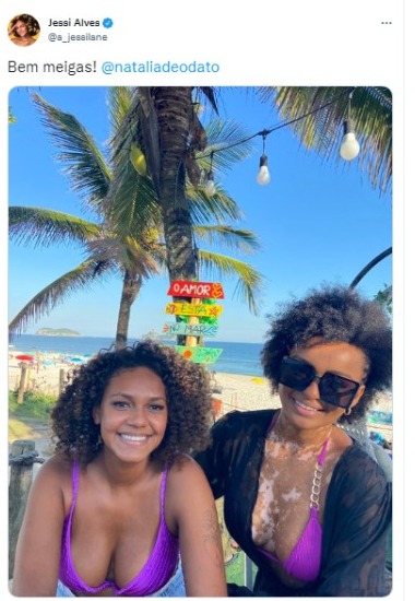 BBB22: Natália e Jessilane curtem a praia juntas (Foto: Reprodução/Twitter)
