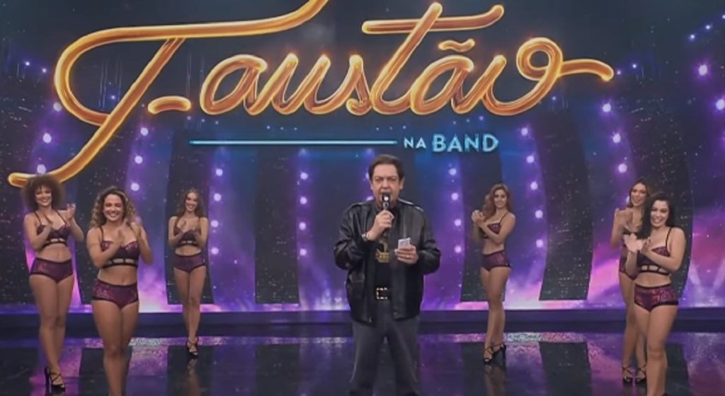 Faustão ao lado de suas bailarinas na Band; Profissionais denunciaram esgotamento na emissora