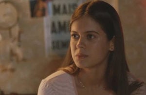 Bianca (Sara Vidal) passará muito mal devido ao seu problema cardíaco na novela das sete 'Quanto Mais Vida, Melhor' (Foto: Reprodução / Globo)