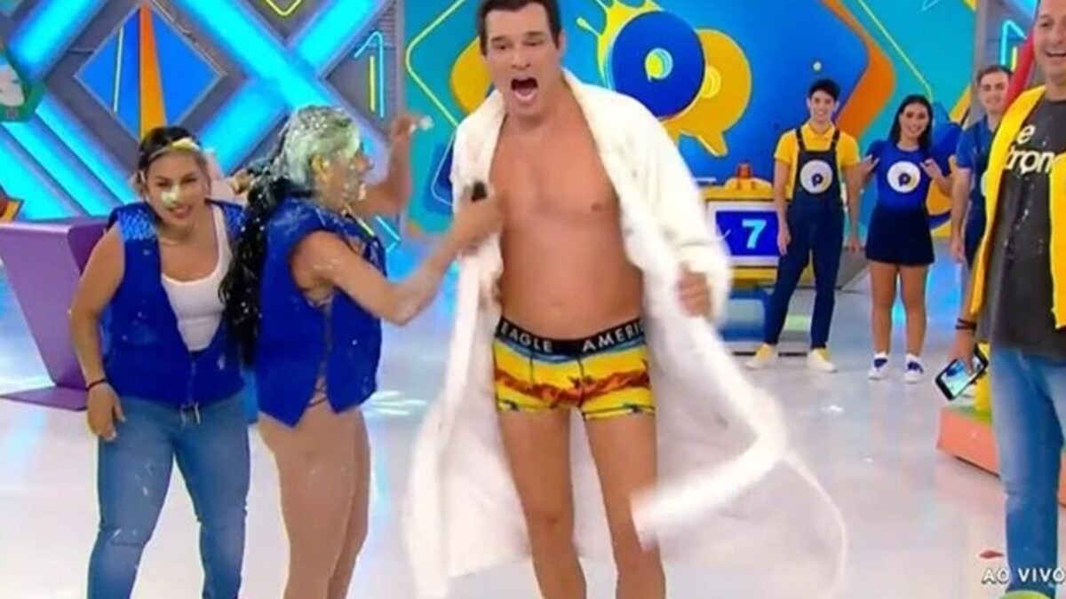 Celso Portiolli fica de cueca no Domingo Legal (Foto: Reprodução)