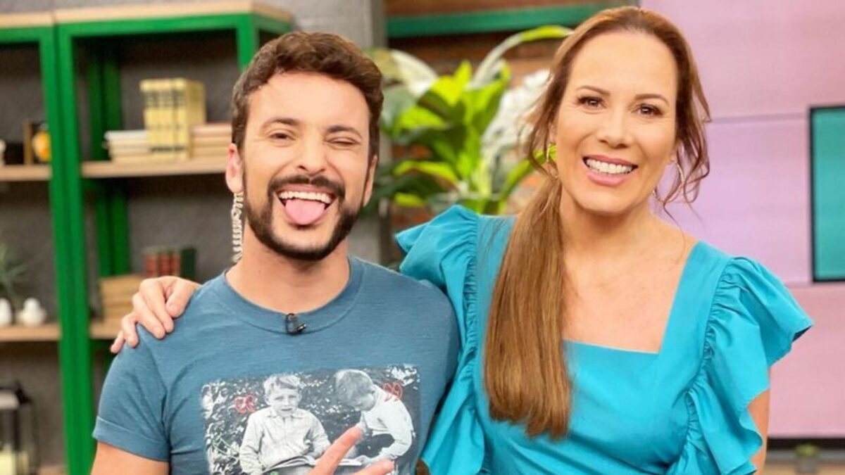 Regina Volpato se emociona com saída de Fefito do Mulheres (Foto: Reprodução)