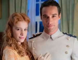 Marcos (Pablo Morais) e Arminda (Caroline Dallarosa) em "Além da Ilusão" (Foto: Reprodução / Globo)