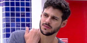 O ex-BBB Rodrigo apareceu aos fãs (Foto: Reprodução)