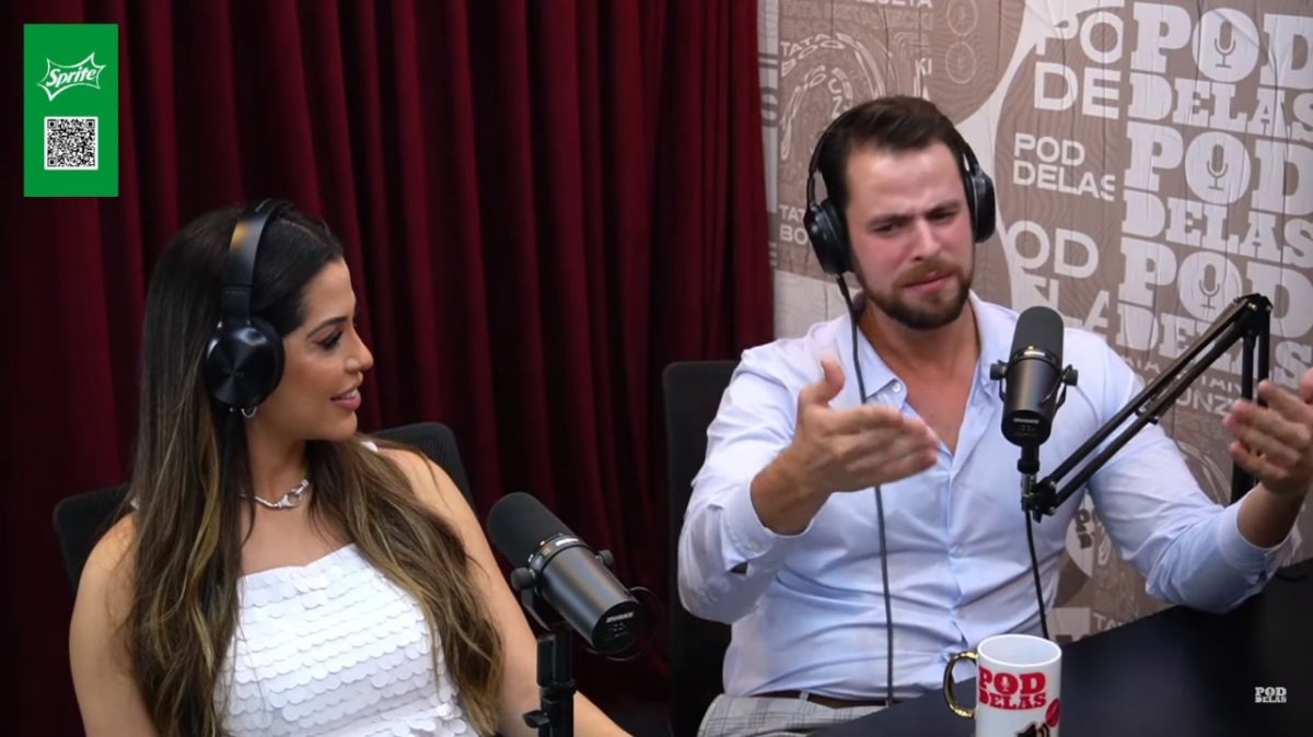 Gustavo e Laís em participação no PodDelas (Foto: Reprodução/YouTube)