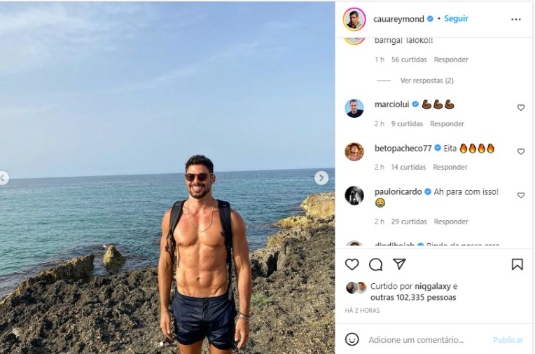 Cauã Reymond esbanja o abdome definido no verão da Itália (Foto: Reprodução/Instagram)