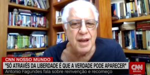 Antônio Fagundes em recente entrevista na CNN Brasil (Foto: Reprodução)