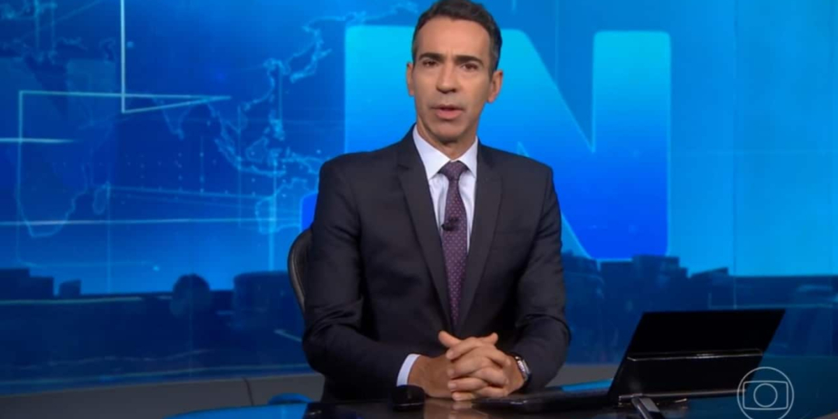 César Tralli na bancada do Jornal Nacional - Foto: Reprodução