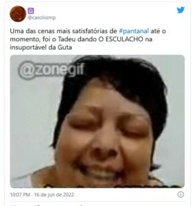 Web ficou em polvorosa com patada do filho de José Leôncio na engenheira da novela das nove da Globo (Foto: Reprodução / Twitter)