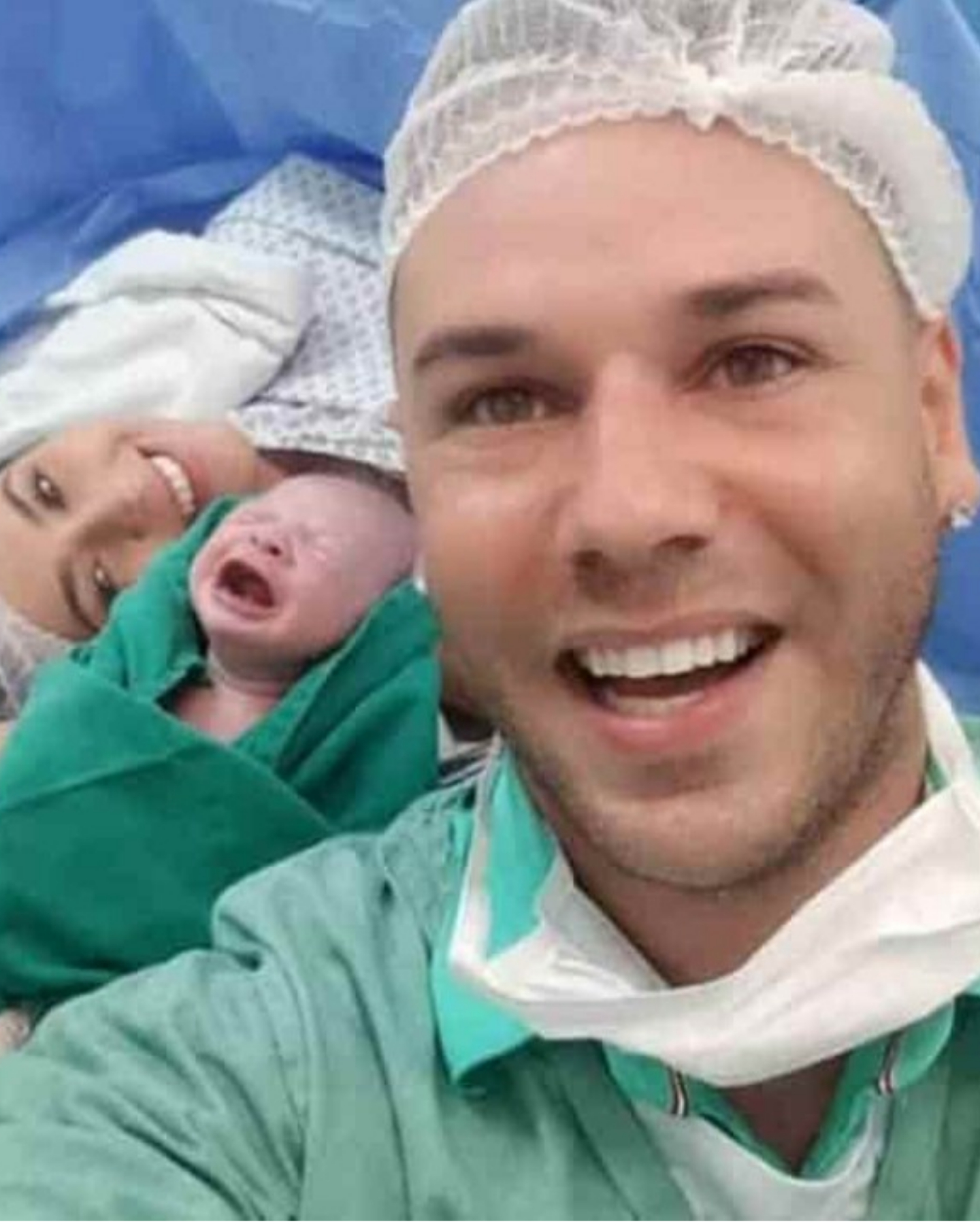 Tiago Barnabé, a esposa e o filho (Foto: Reprodução)