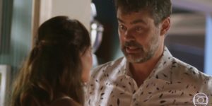 Alfredo quer saber a verdade na novela Cara e Coragem (Foto: Reprodução/Globo)