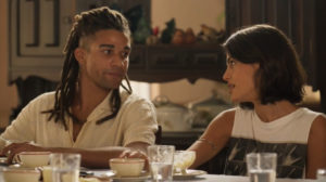 Em Pantanal, Guta (Julia Dalavia) e Marcelo (Lucas Leto) engatarão um caso incestuoso (Foto: Reprodução / Globo)