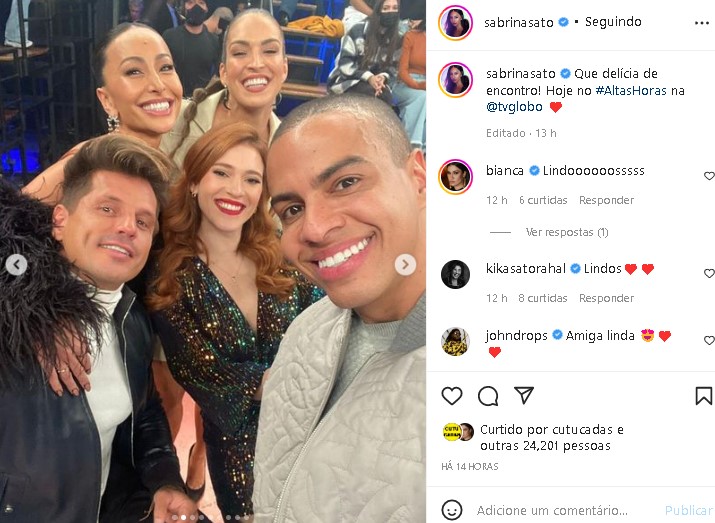 Sabrina Sato posou com colegas nos bastidores do Altas Horas (Foto: Reprodução/ Instagram)