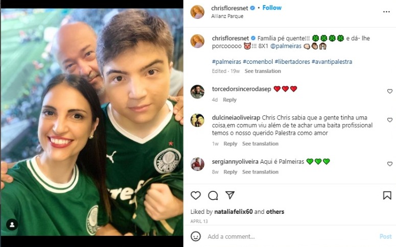 Chris Flores e a família em jogo do Palmeiras (Foto: Reprodução/Instagram)