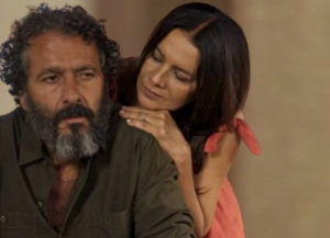 Filó (Dira Paes) usará seu jeitinho meigo e fará um pedido inusitado para José Leôncio (Marcos Palmeira) em Pantanal (Foto: Reprodução / Globo)