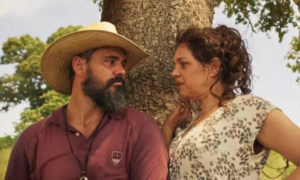 Alcides (Juliano Cazarré) levará um choque de realidade de Maria Bruaca (Isabel Teixeira) em Pantanal, remake assinado por Bruno Luperi (Foto: Reprodução / Globo)