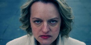 Elisabeth Moss na 5 temporada de The Handmaid's Tale (Foto: Reprodução)