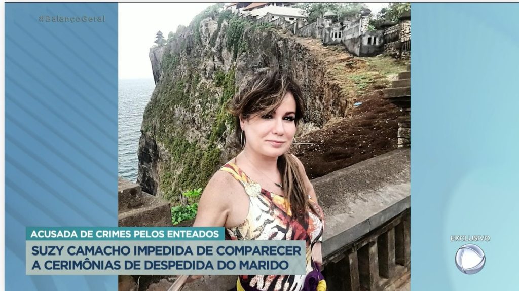 Suzy Camacho, ex-atriz da Globo foi impedida de ir as cerimônias de despedida do marido em meio a uma disputa com os enteados- Foto: Reprodução/Record 