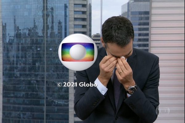 César Tralli chorando no SP1, da Globo (Foto: Reprodução)