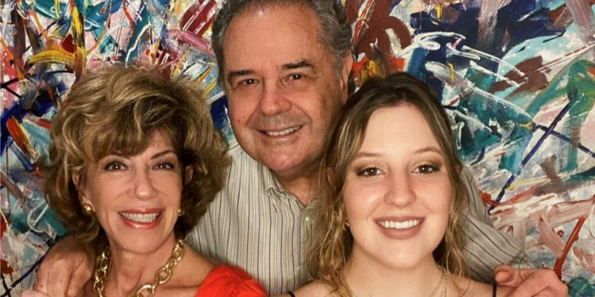 Silvia Poppovic com o marido, Marcelo Bronstein, e a filha, Ana (Foto: Reprodução/Instagram)