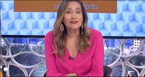 Sônia Abrão e seu cabelão inconfundível (Foto: Reprodução/ RedeTV!)