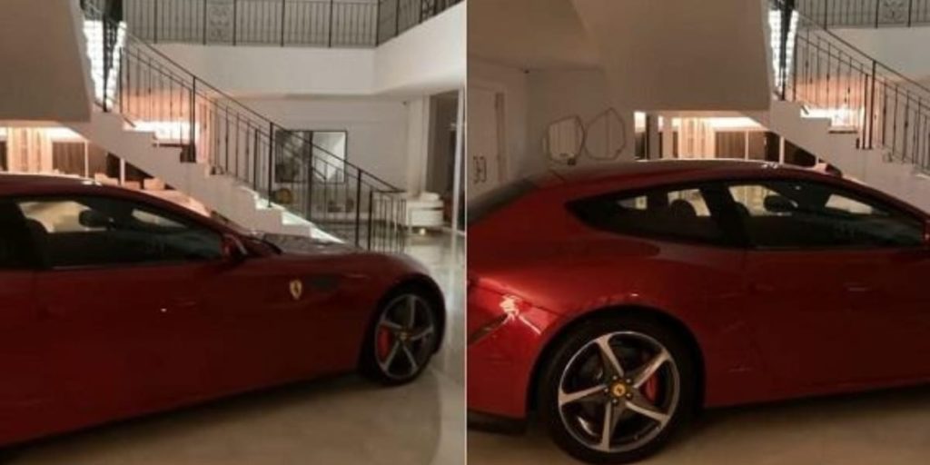 Ferrari, um dos três carros estacionados na sala do cantor (Reprodução: Instagram)