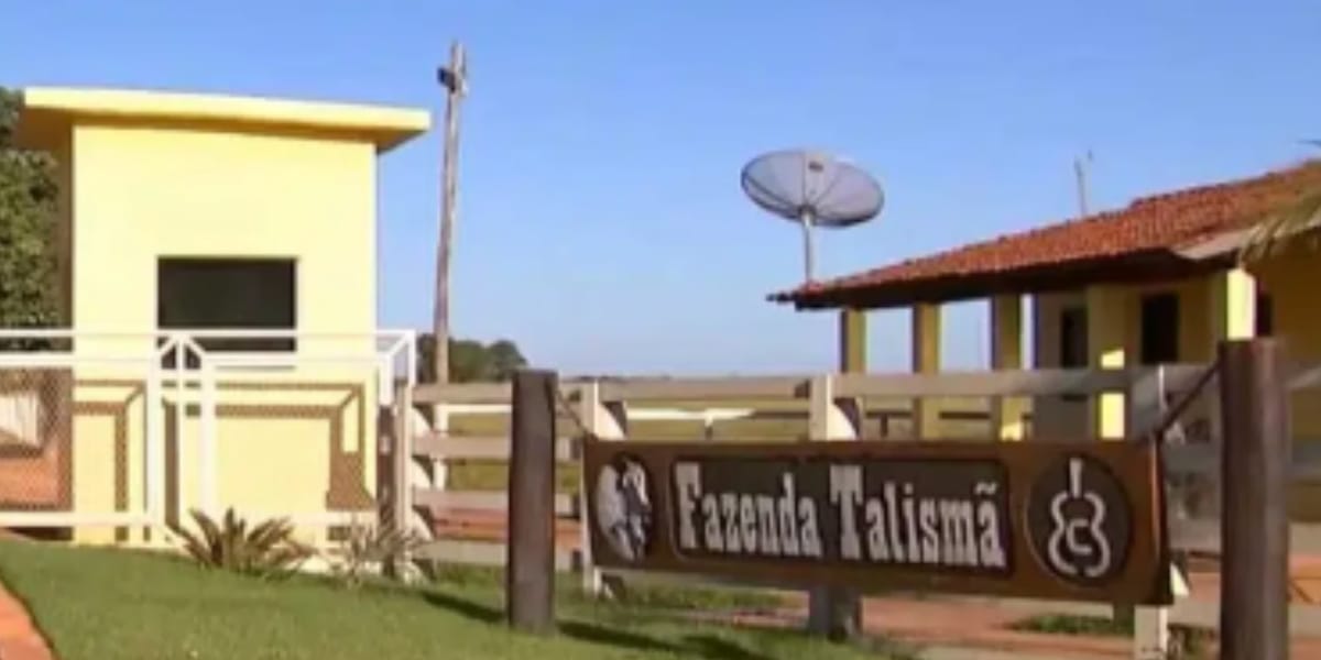 Entrada da Fazenda Talismã do cantor Leonardo (Foto: Reprodução)