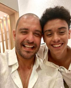 Diogo Nogueira e seu filho, Davi, em publicação no instagram (Reprodução - Instagram)