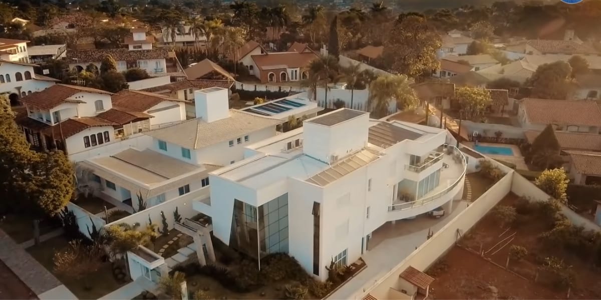 Casa, localizada em Minas Gerais, de 820m² (Reprodução: Youtube)