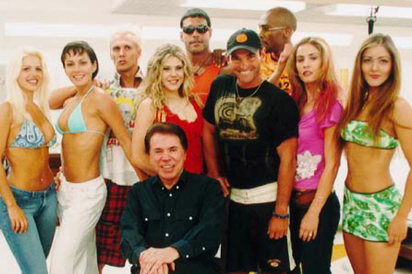 Silvio Santos com o elenco de A Casa dos Artistas no SBT (Foto: Reprodução)