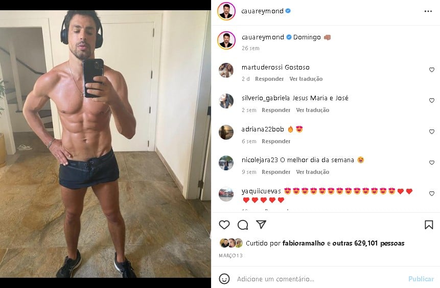 Cauã Reymond ganhou elogios após cliques mostrando o corpo (Foto: Reprodução)