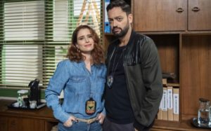 Cara e Coragem - Vem  à tona segredo bombástico de Ítalo (Paulo Lessa), que fica na mira de Marcela (Julia Lund) e Paulo (Fernando Caruso) (Foto: Reprodução / Globo)