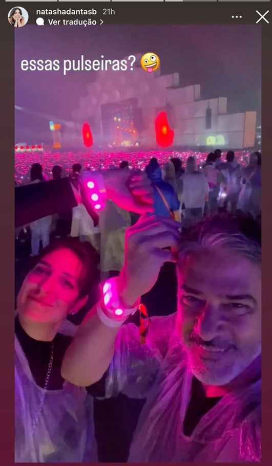 Esposa de William Bonner, Natasha Dantas, publica as famosas pulseiras coloridas do Rock In Rio