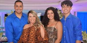 Xanddy, Carla Perez e os filhos - Foto: Reprodução