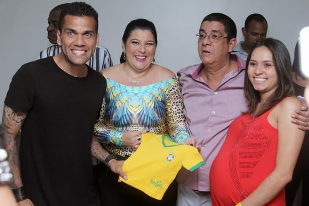 Jogador Daniel Alves revela que se decepcionou com o cantor Zeca Pagodinho - Foto Reprodução