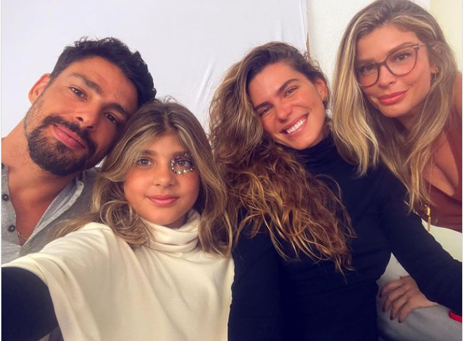 Foto de Cauã Reymond ao lado da sua filha Sofia, Mariana Goldfarb e Grazi Massafera chocaram o Brasil (Foto Reprodução/Instagram)