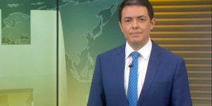 Alan Severiano adia Jornal Hoje para anunciar morte de famoso (Reprodução: Globo)