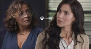 Cara e Coragem - Martha (Claudia Di Moura) descobre farsa macabra e pilantragem de Regina (Mel Lisboa) fica por um fio (Foto: Reprodução / Globo / Montagem TV Foco)