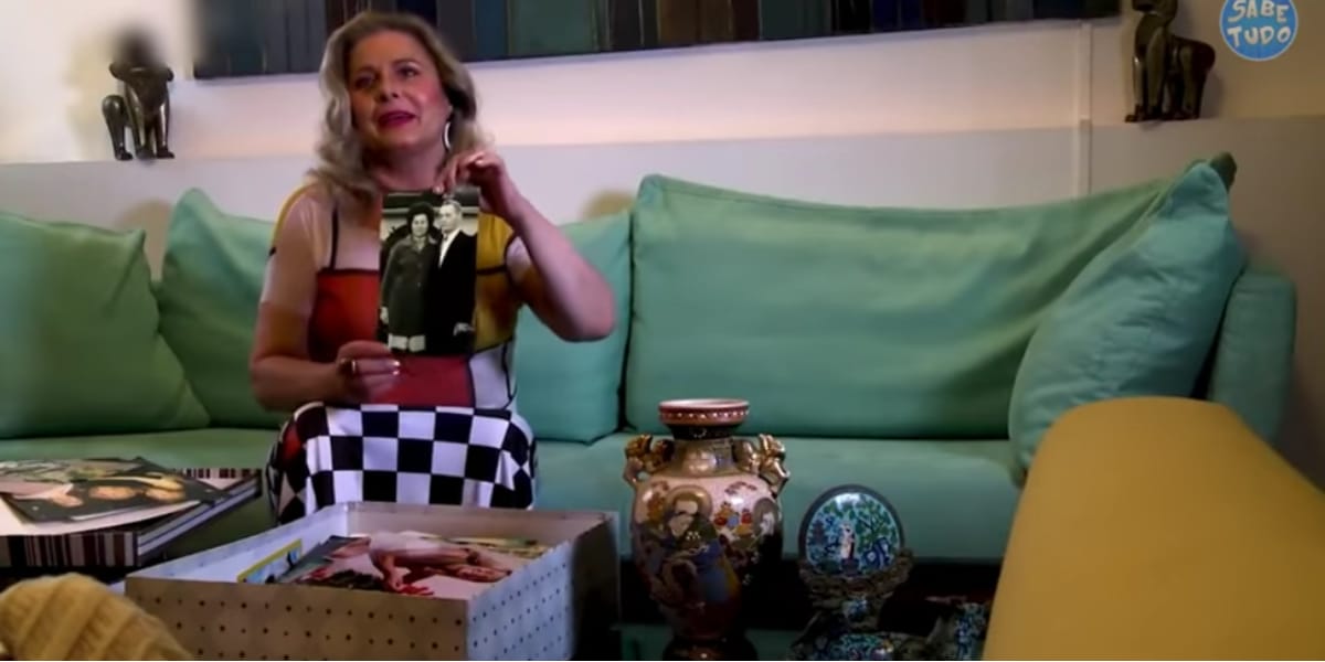 Vera Fischer com uma decoração clássica e colorida em sua casa (Reprodução: Youtube)