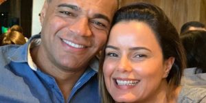 Denílson e Luciele Di Camargo, sua esposa (Foto: Reprodução)