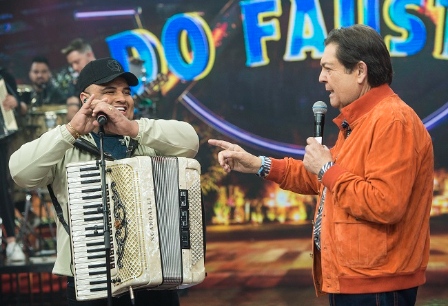 Tarcísio do Acordeon esteve no Faustão na Band e não escondeu o nervosismo (Foto: Reprodução)