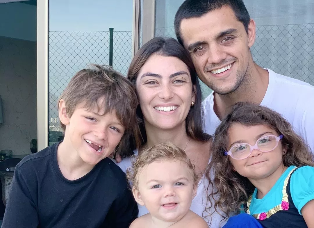 Aos 29 anos, o galã da Globo, Felipe Simas é pai das crianças mais lindas do Brasil - Reprodução