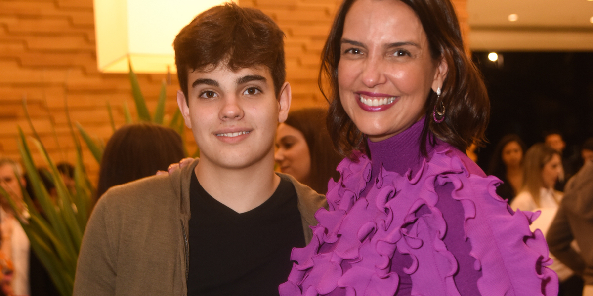 O filho do Faustão, Rodrigo Silva. e a sua mãe durante evento (Foto Reprodução/Internet)