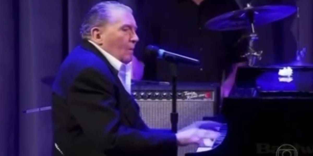 Jerry Lee Lewis faleceu aos 87 anos de idade e foi homenageado no Jornal Hoje (Reprodução: Globo)