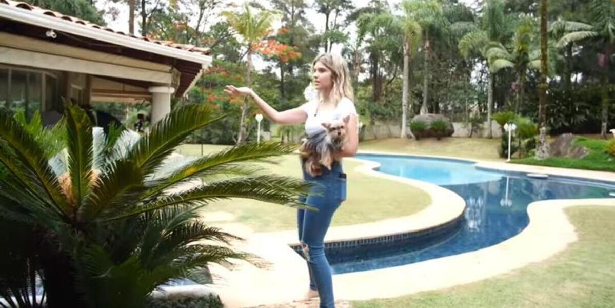 Jardim e Piscina (Foto Reprodução/Youtube)