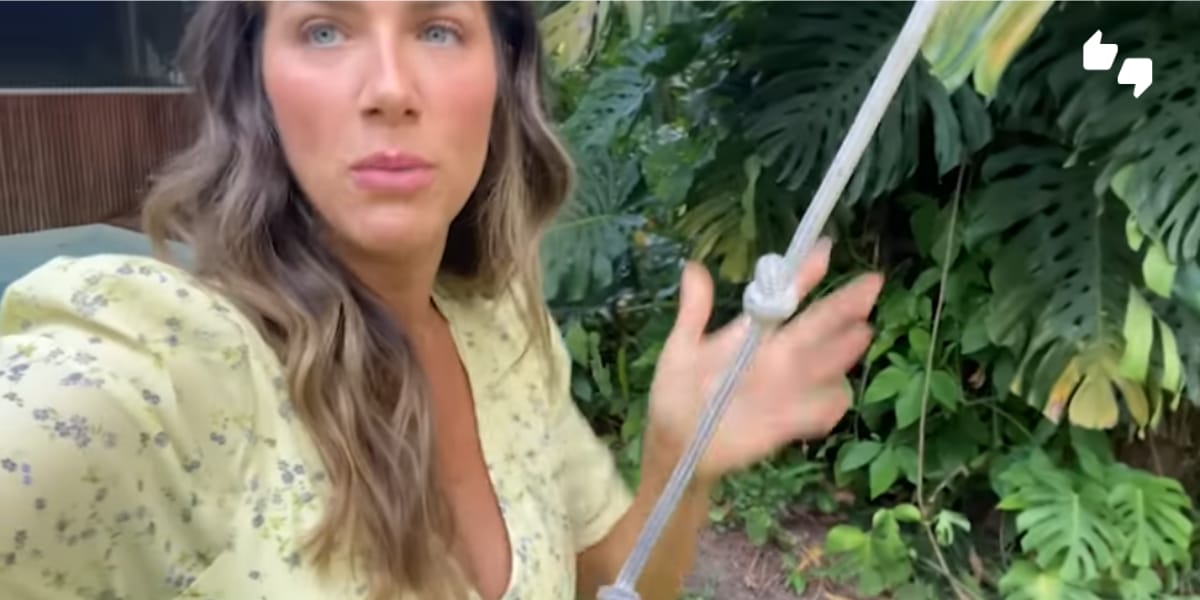 Giovanna Ewbank aproveitando o balanço de cipó e o verde ao redor da mansão (Reprodução: Youtube)