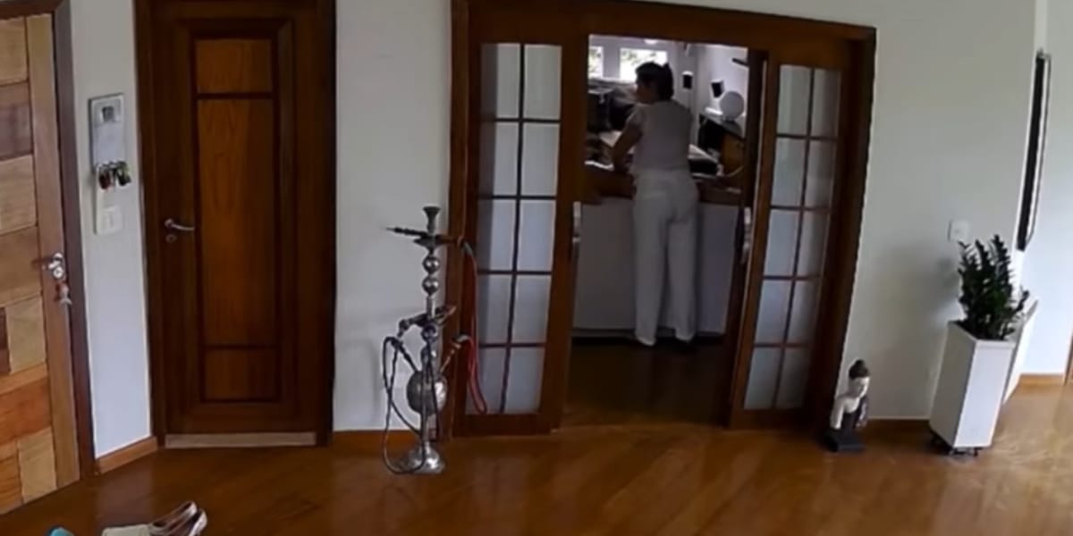 Uma das suítes da residência da nova contratada da Globo (Reprodução: Youtube)