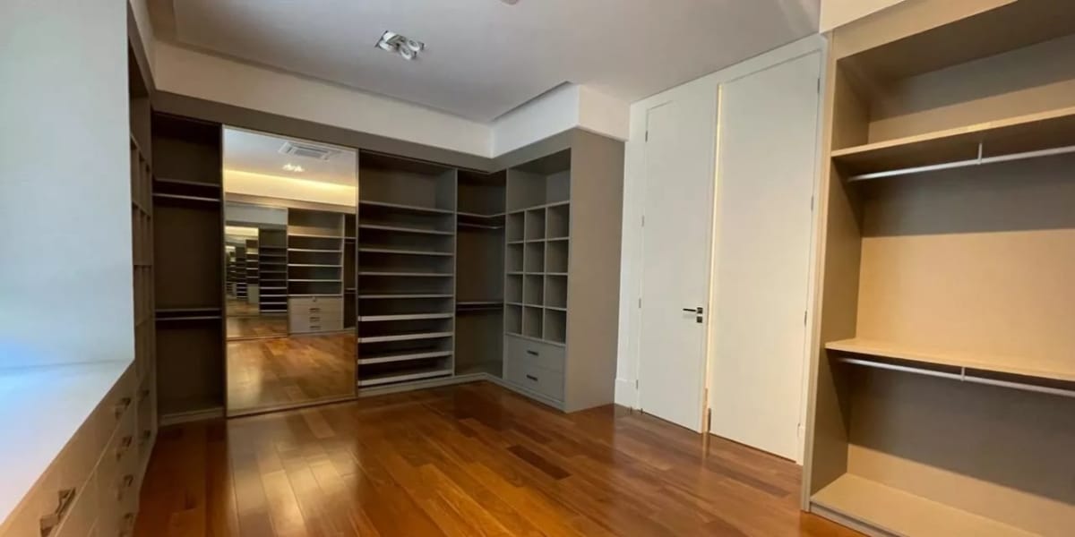 Quarto com closet gigante (Reprodução: Youtube)