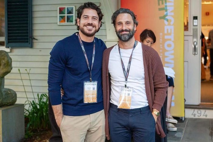 Marco Pigossi posou com o namorado bonitão, Marco Calvani (Foto: Reprodução)