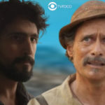 Mar do Sertão - Tertulinho (Renato Góes) fica 'p' da vida com descoberta e Timbó (Enrique Diaz) causa fuzuê ao vender água benzida (Foto: Reprodução / Globo / Montagem TV Foco)